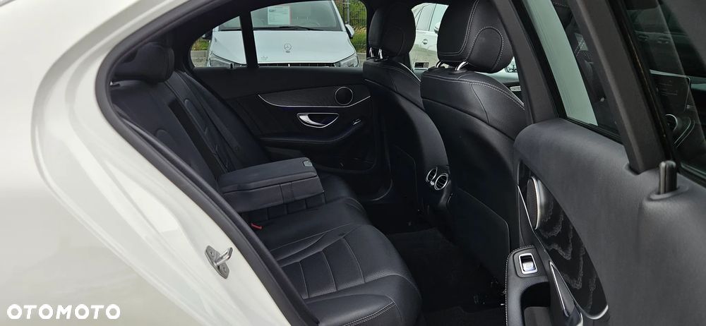 Mercedes-Benz Klasa C 220 d 4Matic 9G-TRONIC AMG Line - 16