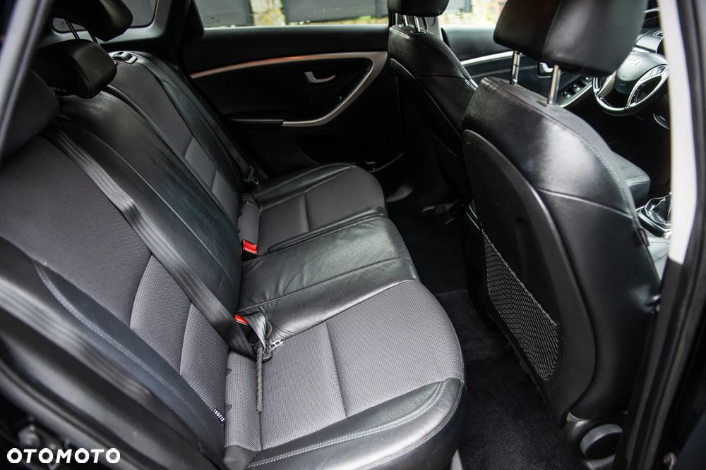 Hyundai i30 blue Kombi 1.6 GDi Passion - 24