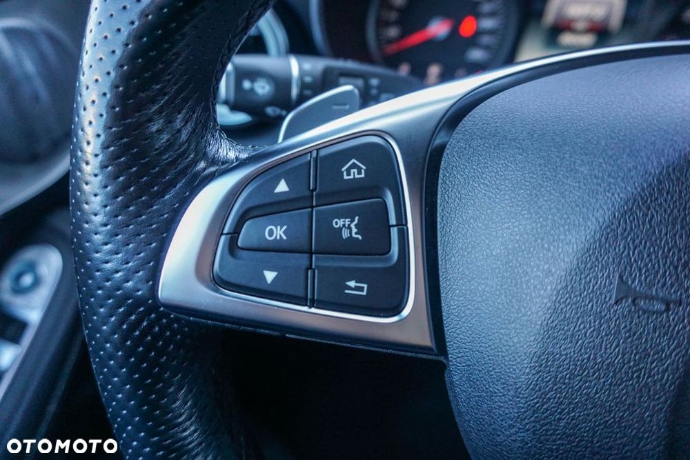 Mercedes-Benz GLC 250 4Matic 9G-TRONIC AMG Line - 10