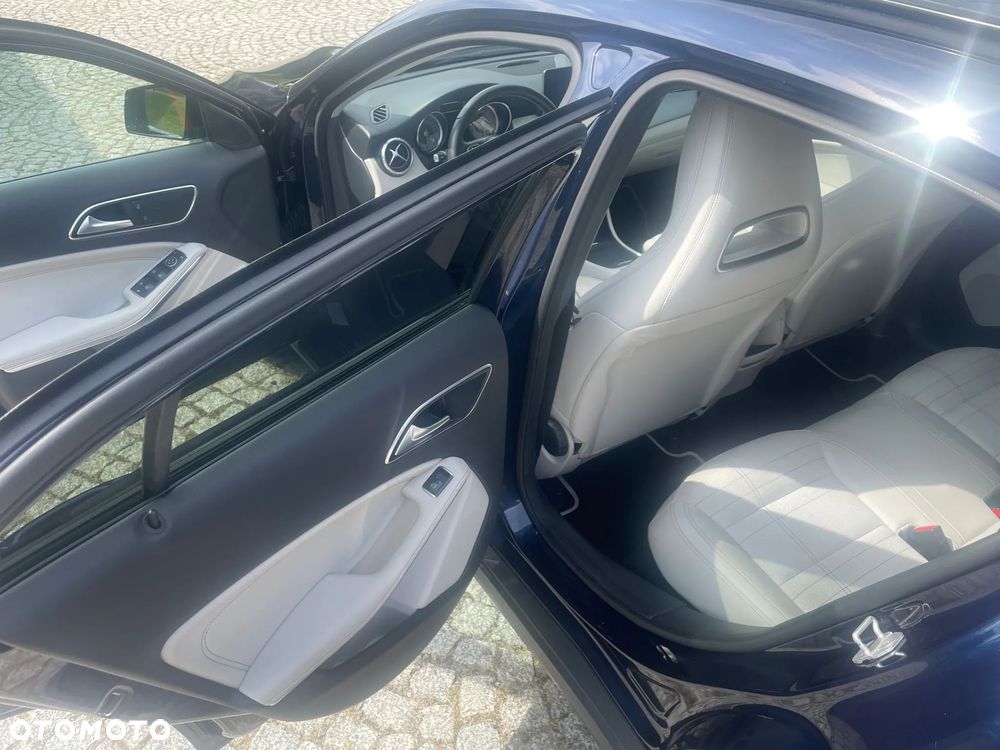 Mercedes-Benz GLA 200 7G-DCT - 7