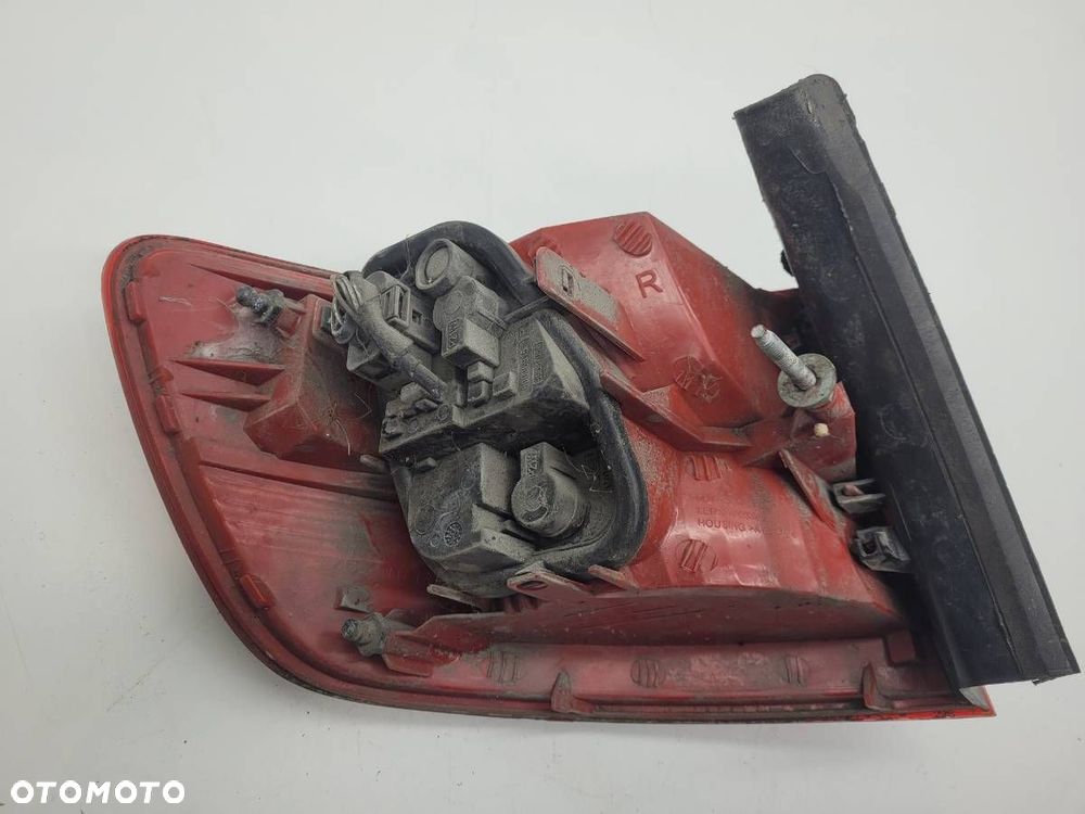 LAMPA TYŁ TYLNA PRAWA W BŁOTNIK AUDI A6 C6 KOMBI LIFT EU - 10