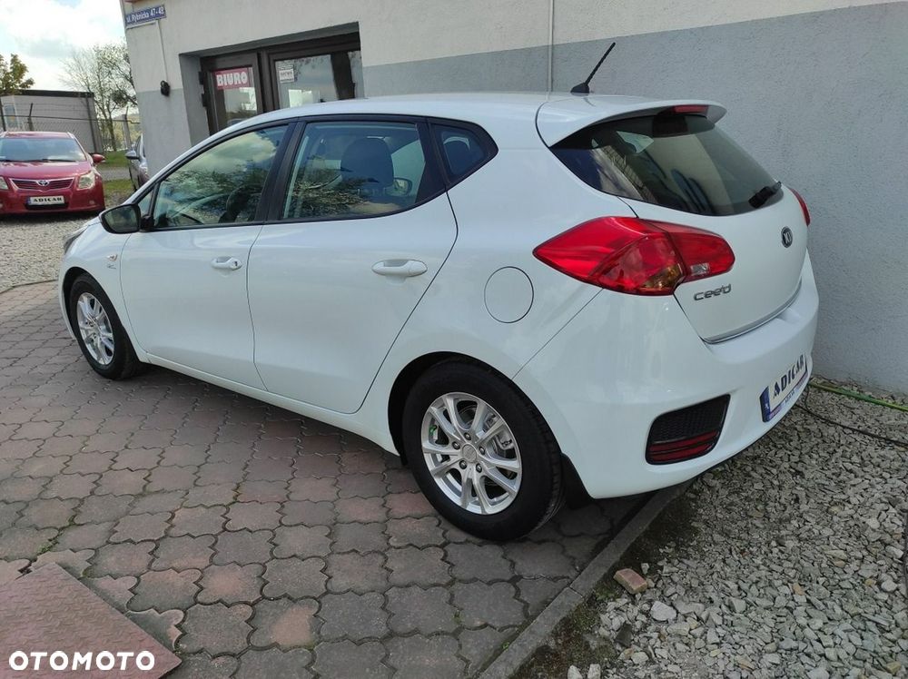 Kia Ceed - 4