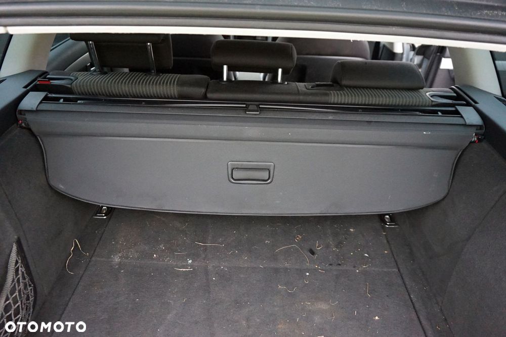 ROLETA BAGAŻNIKA A4 B7 KOMBI Z SIATKĄ AUDI 2004-2008 - 2