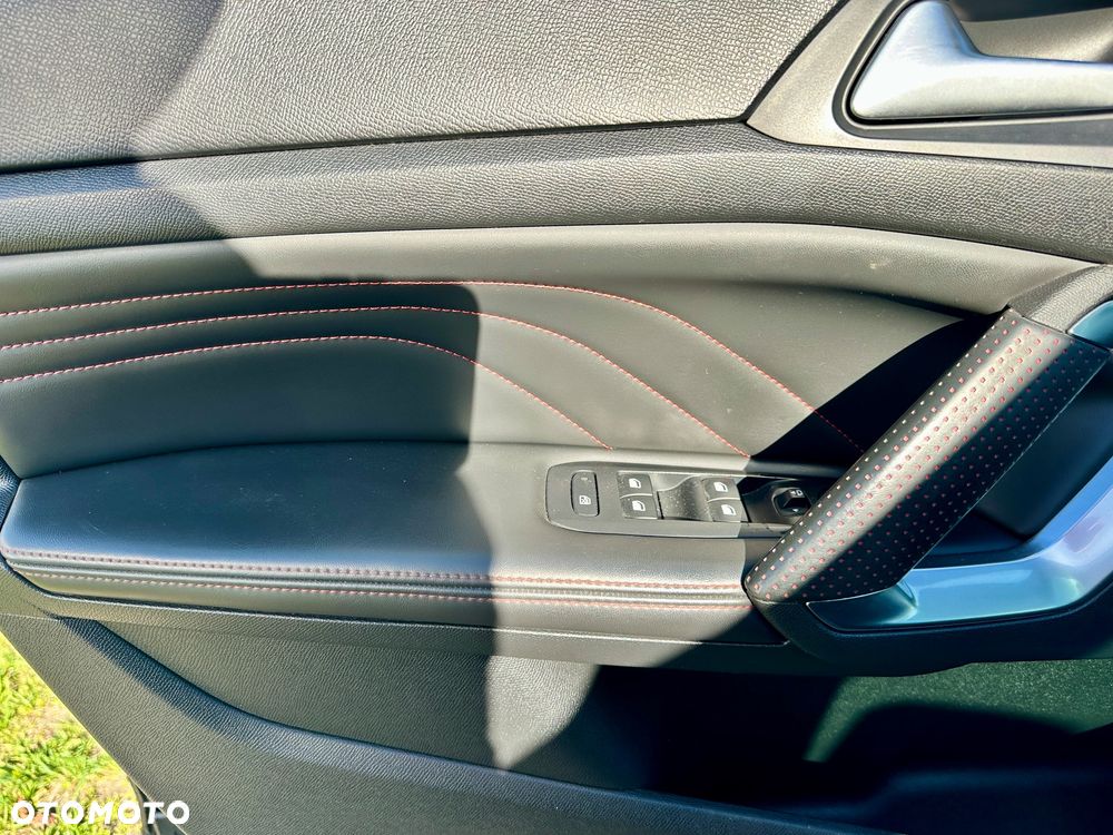 Peugeot 308 1.6 e-THP GTi by Sport S&S - 27