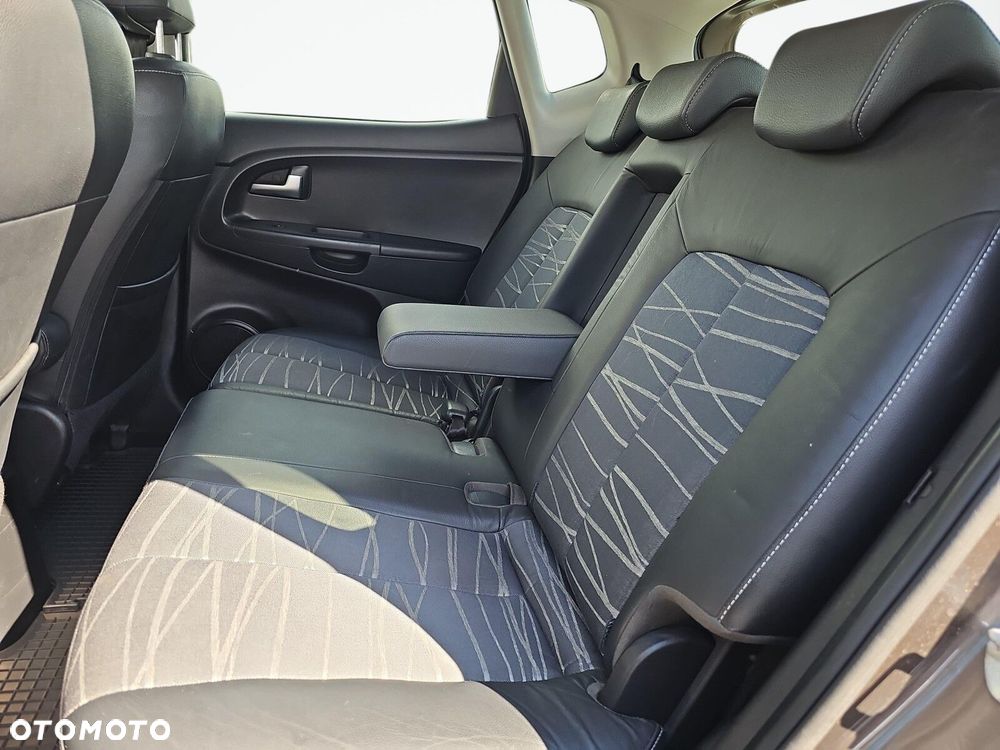 Kia Venga 1.4 L - 13