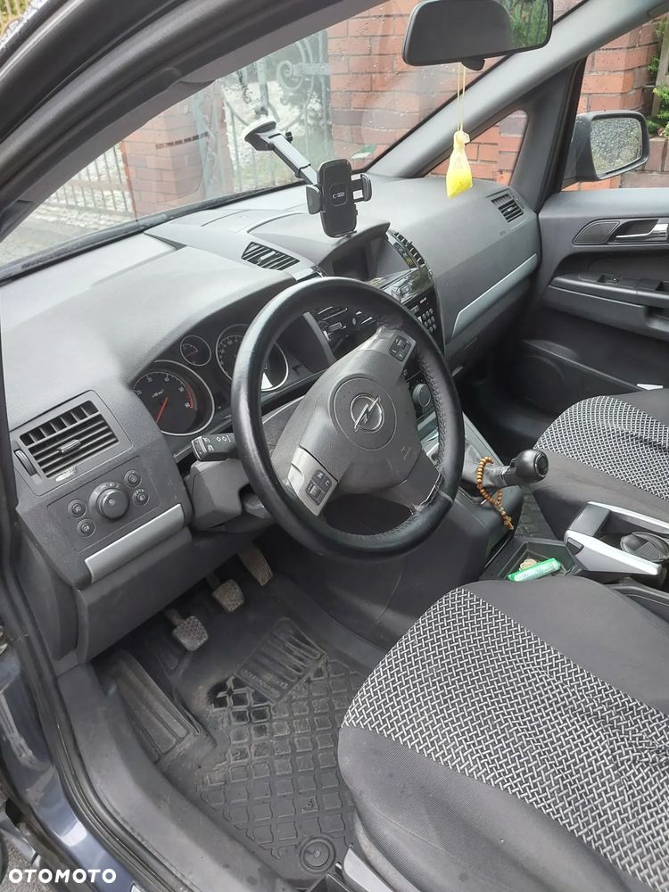 Opel Zafira - 10