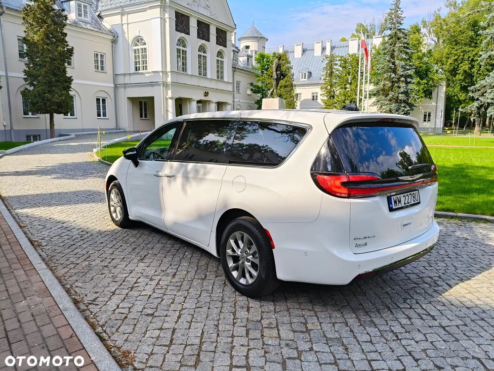 Chrysler Pacifica - 1