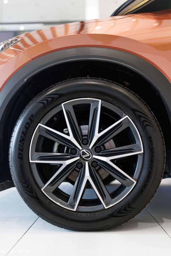 Lexus LBX 1.5 Hybrid Emotion - 11