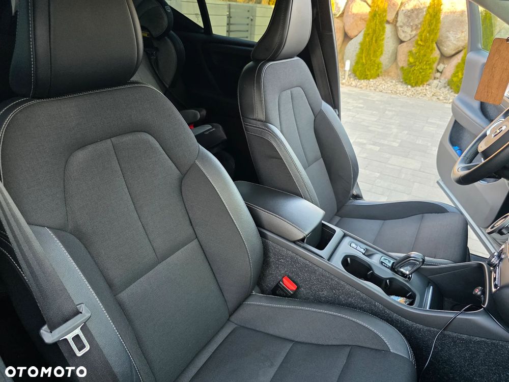 Volvo XC 40 D4 AWD Geartronic Momentum Pro - 11