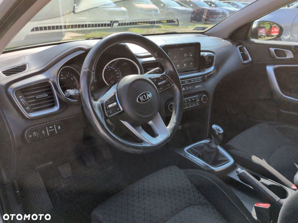 Kia Ceed - 9
