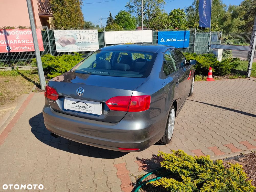 Volkswagen Jetta - 2