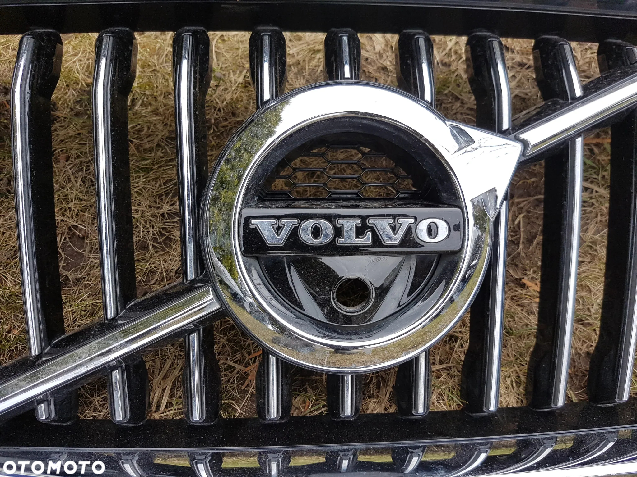 VOLVO XC60 II 17- GRILL ATRAPA - 8