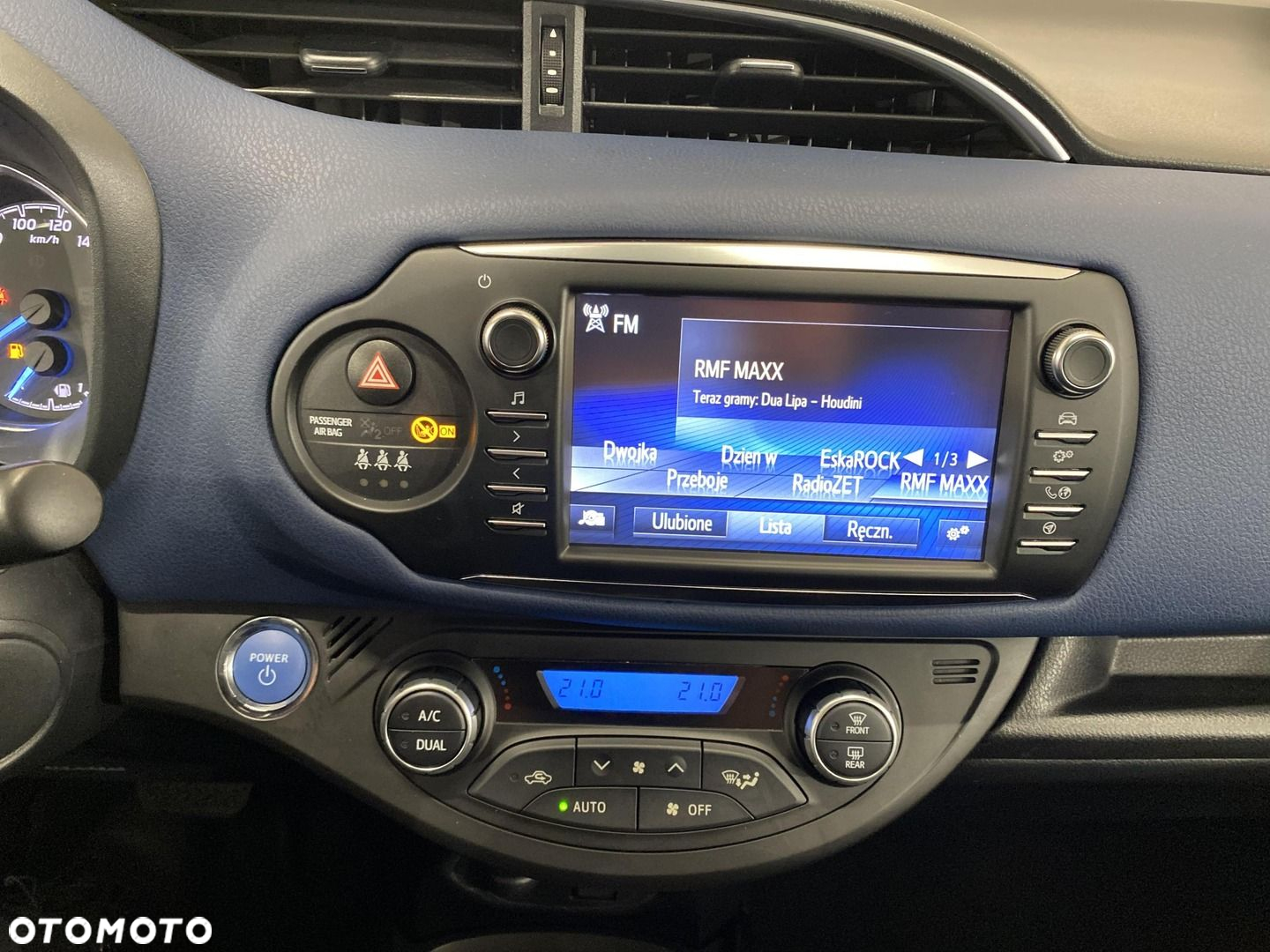 Toyota Yaris Hybrid 100 Selection - 14