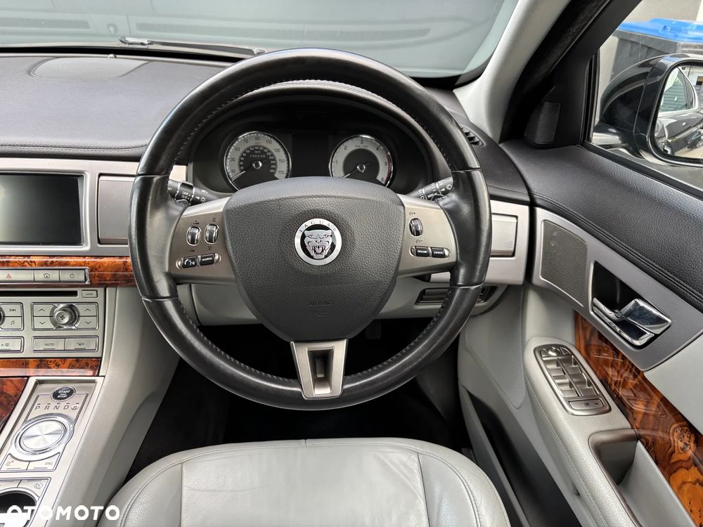 Jaguar XF 3.0 V6 D Premium Luxury - 15