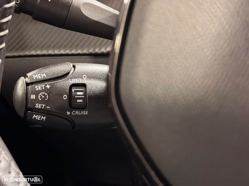 Peugeot e-208 Style - 16