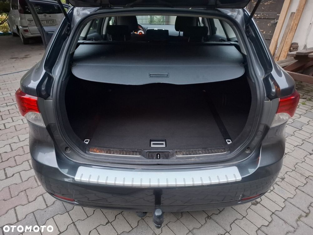 Toyota Avensis 2.0 D-4D - 12