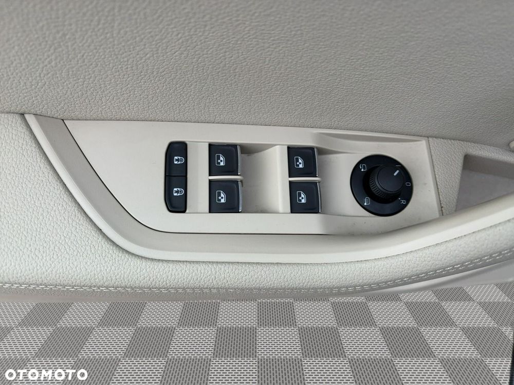 Skoda Superb 2.0 TSI 4x4 DSG L&K - 12