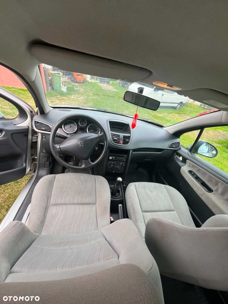 Peugeot 207 - 6