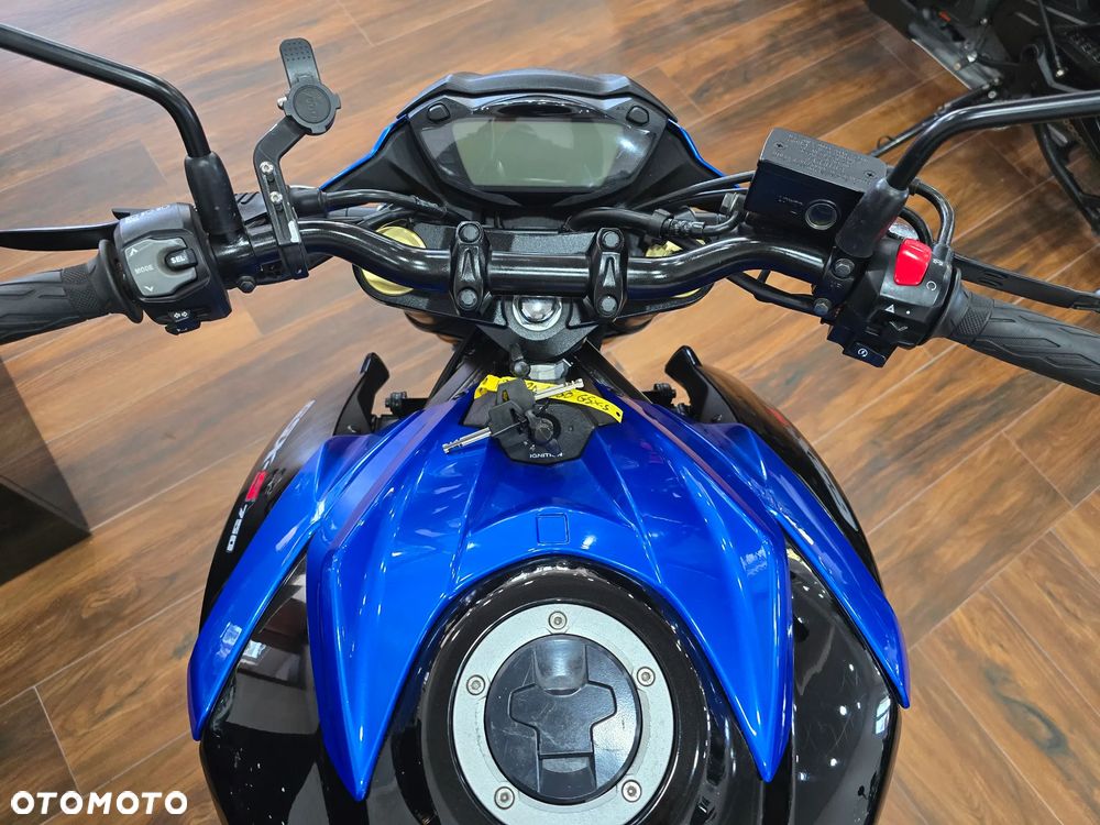 Suzuki GSX - 3