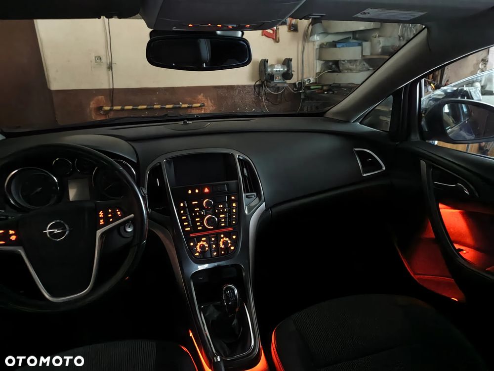 Opel Astra 1.6 CDTI Cosmo - 18