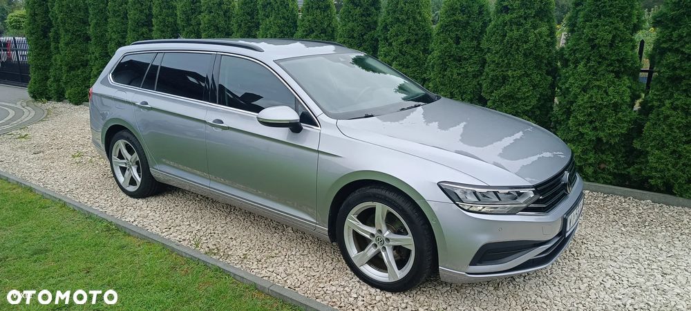 Volkswagen Passat - 1