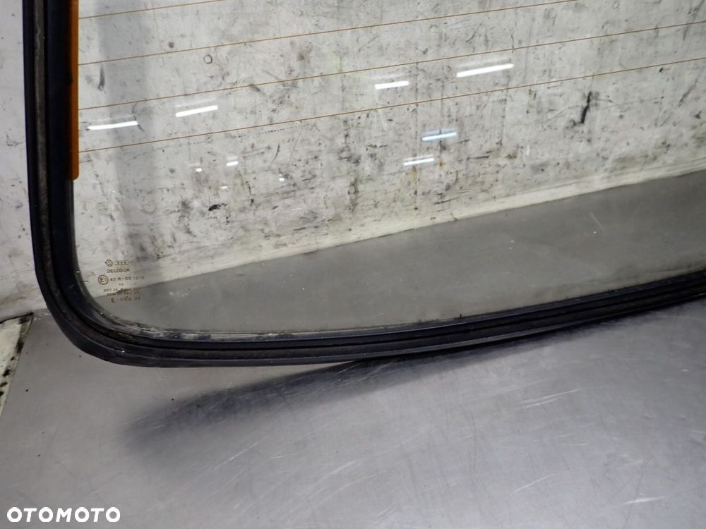 SZYBA TYLNA AUDI 80 B2 - 4