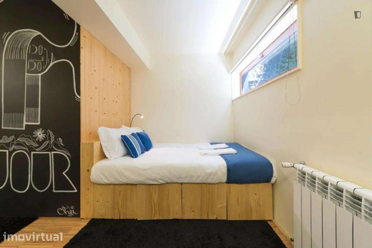 Quarto - localizado em Santo Ildefonso Porto - Grande imagem: 2/14