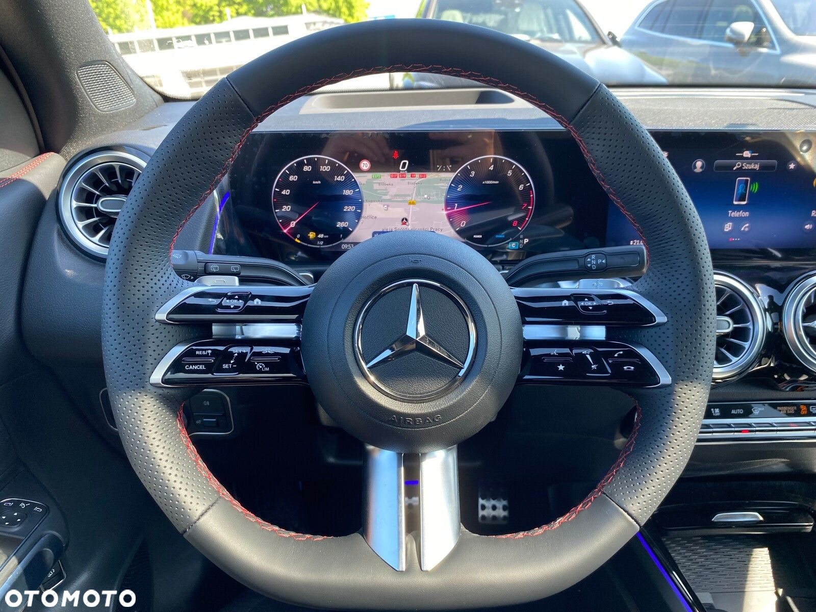 Mercedes-Benz GLB - 11