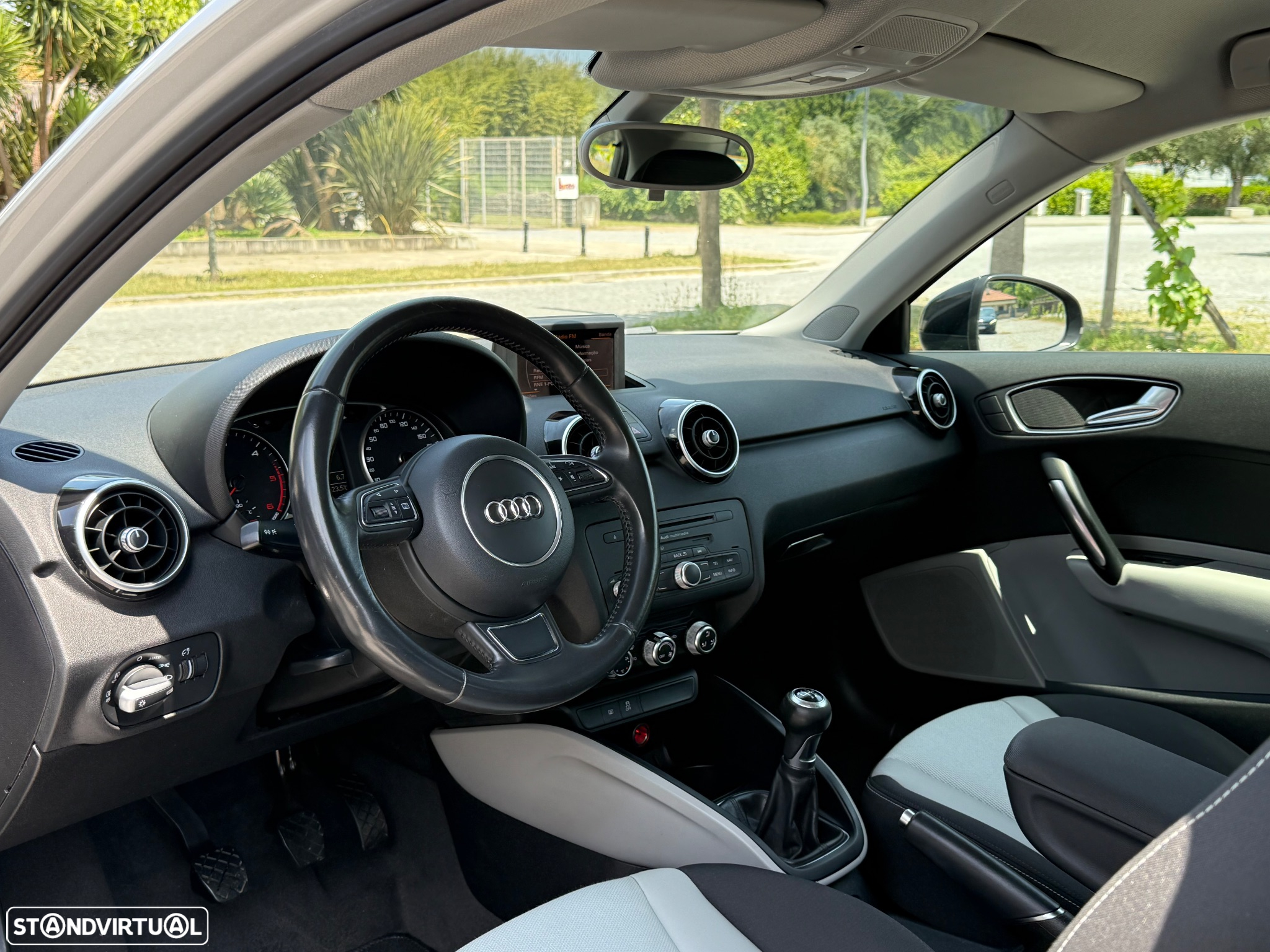 Audi A1 1.6 TDI Attraction - 17