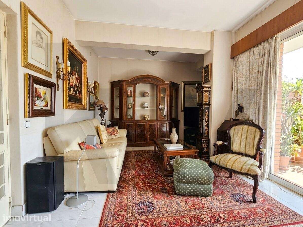Apartamento T4 espaçoso com vista desafogada na melhor zona dos Olivai - Grande imagem: 3/40