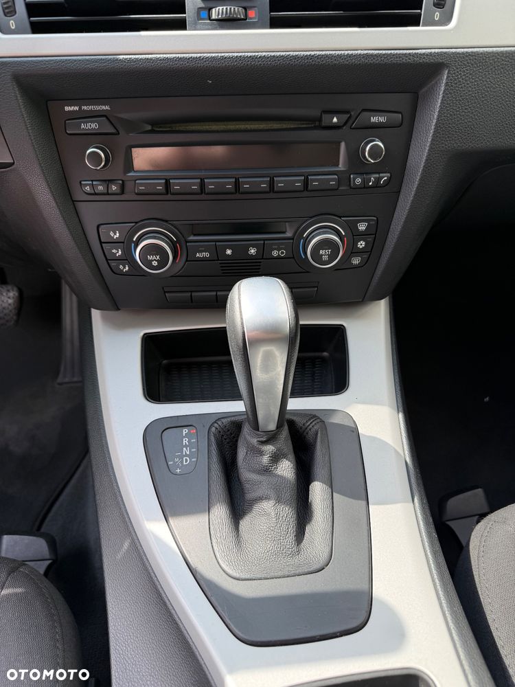 BMW Seria 3 325i xDrive - 16