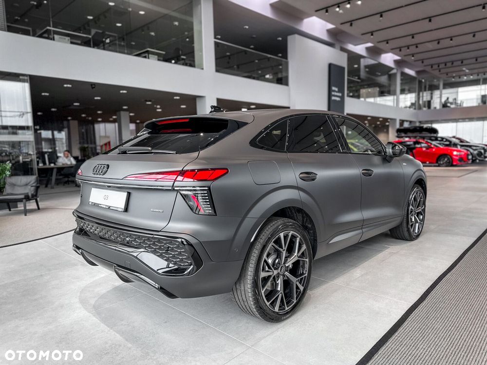 Audi Q3 Sportback - 11