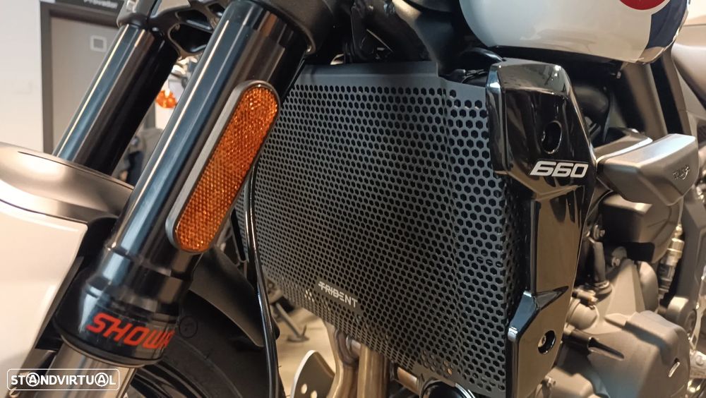 Triumph Trident Triple Tribute - 10