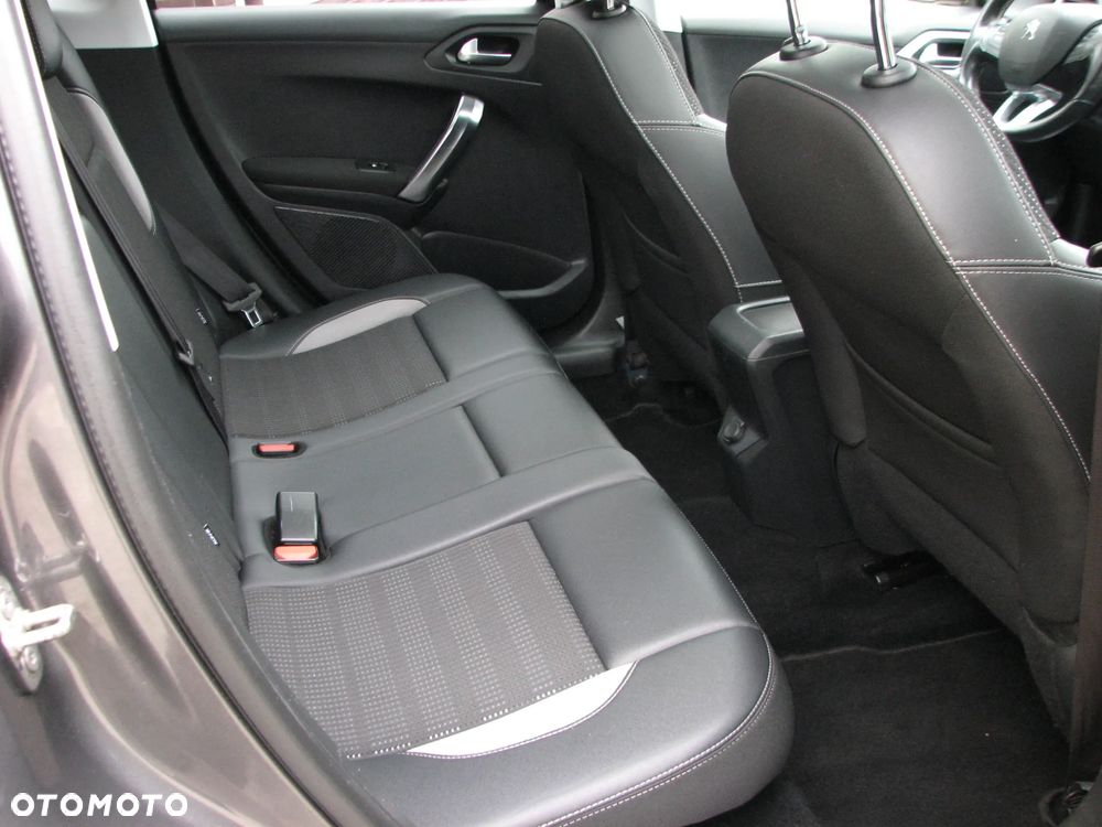 Peugeot 2008 BlueHDi 100 STOP & START Allure - 18