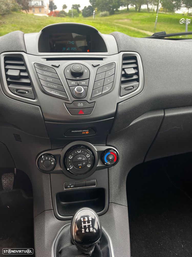 Ford Fiesta 1.0 Ambiente - 16