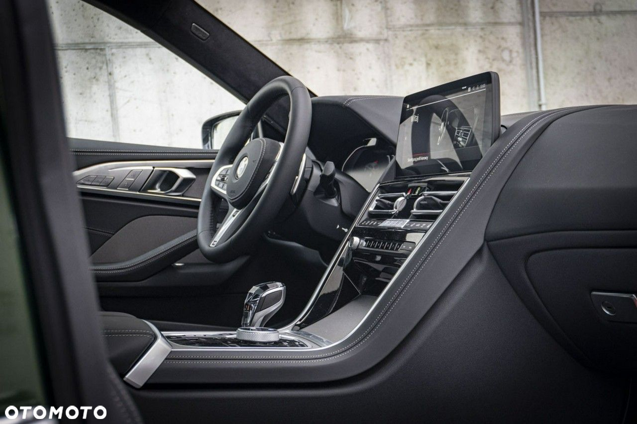 BMW Seria 8 - 22