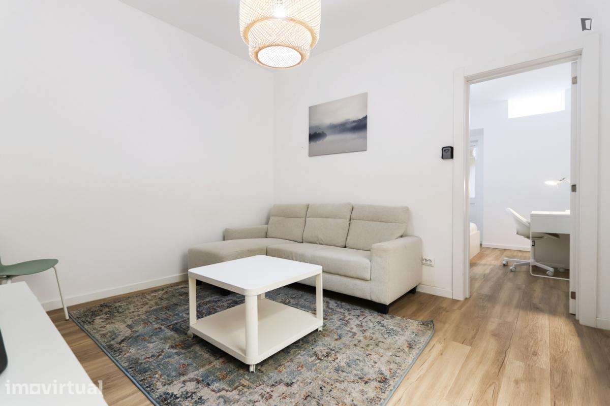 Quarto - localizado em Penha Lisbon - Grande imagem: 3/26