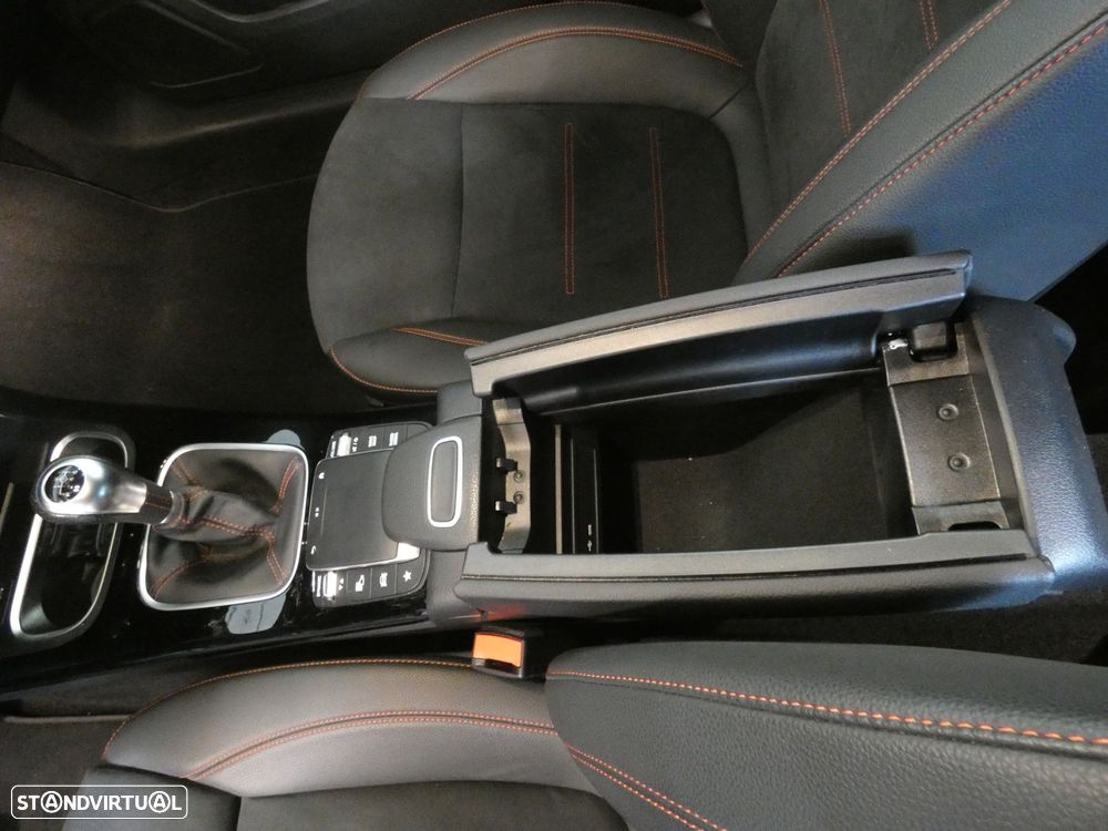 Mercedes-Benz A 180 d AMG Line - 28