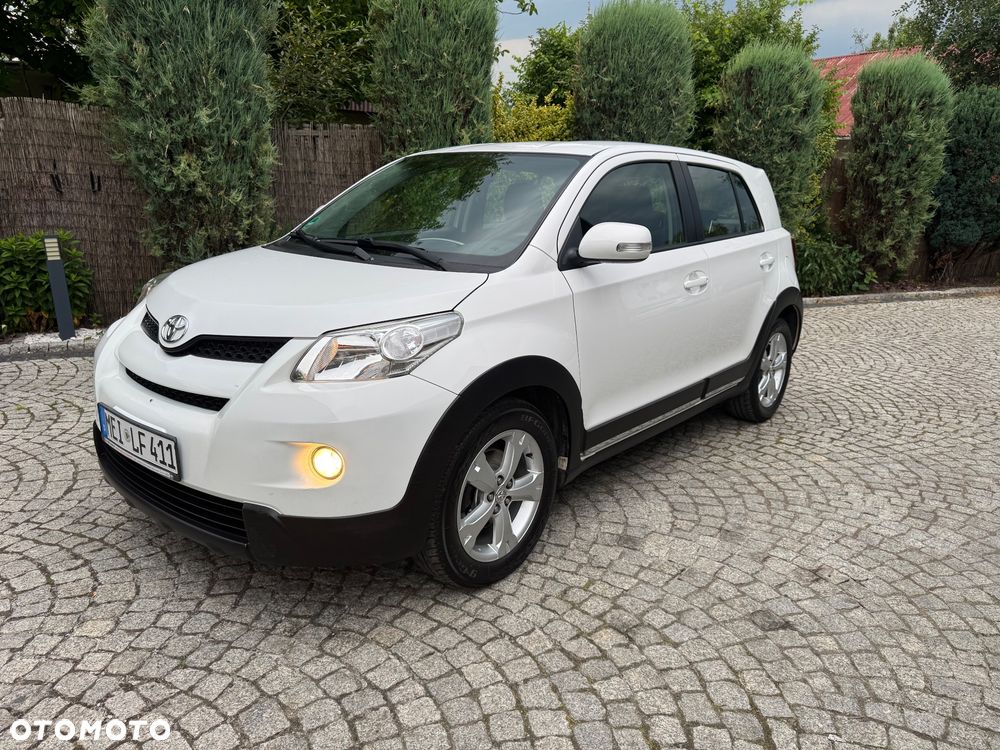 Toyota Auris 1.6 VVT-i Executive - 3