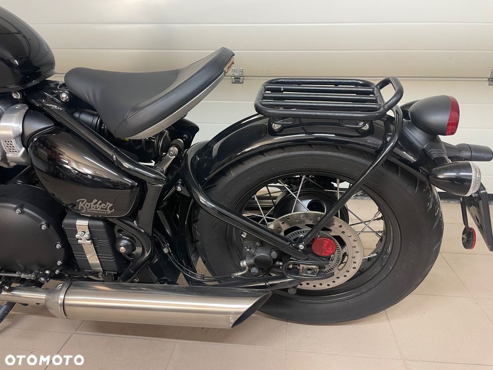 Triumph Bonneville Bobber - 5