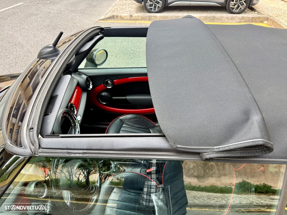 MINI Cabrio John Cooper Works - 21