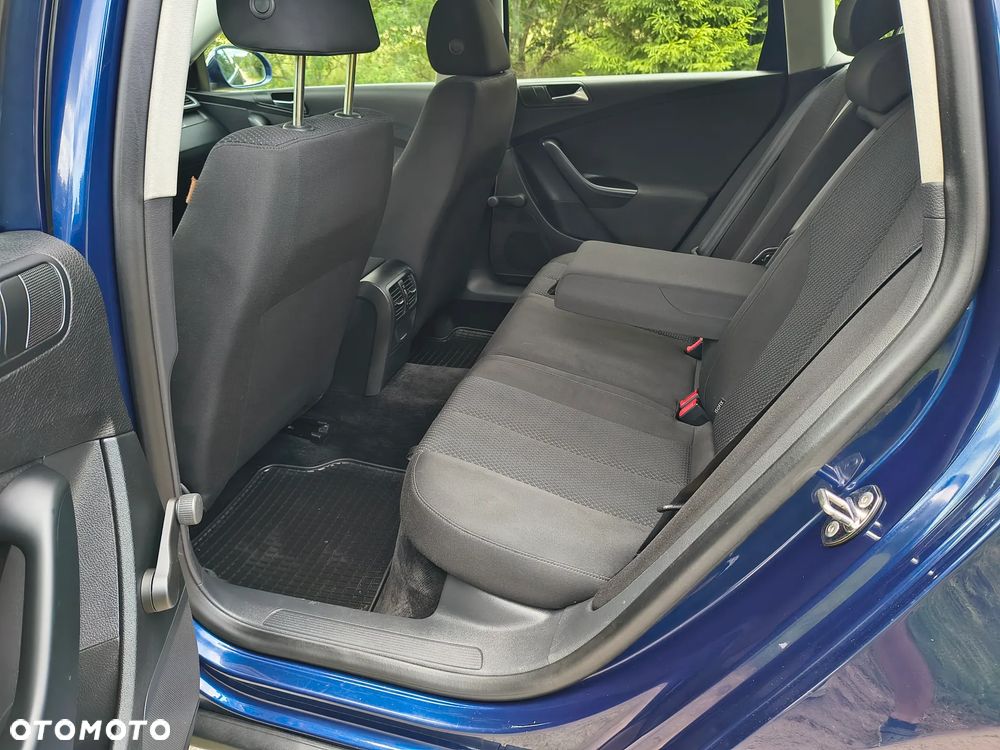 Volkswagen Passat 2.0 TDI BlueMotion Technology Comfortline - 12