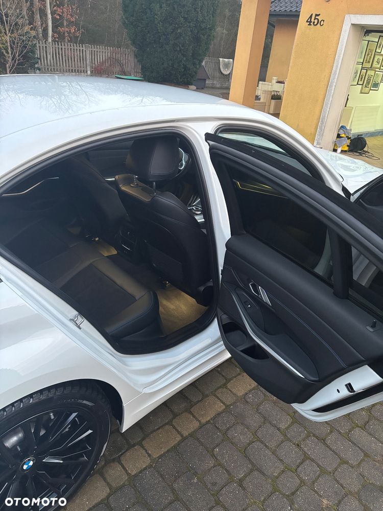 BMW Seria 3 330i xDrive - 22