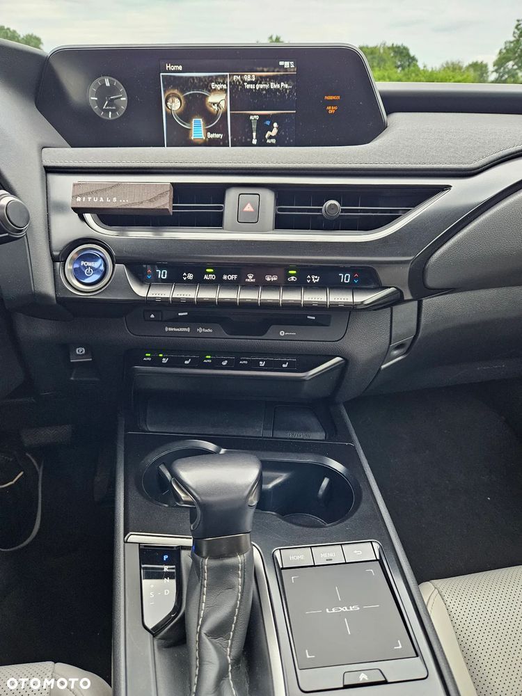 Lexus UX - 15