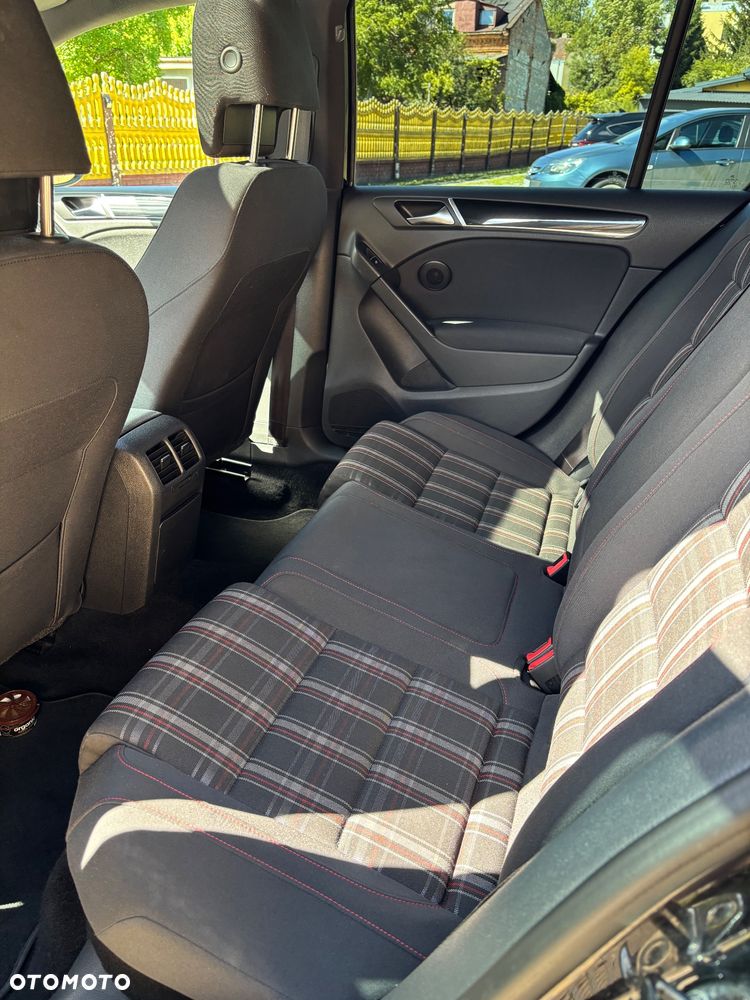 Volkswagen Golf - 14