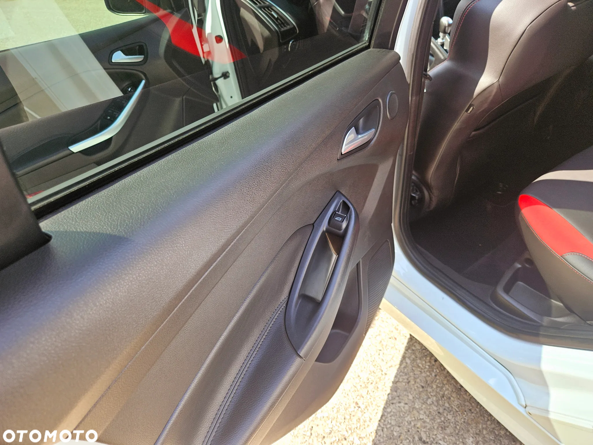 Ford Focus 2.0 EcoBoost ST mit Leder-Sport-Paket - 20