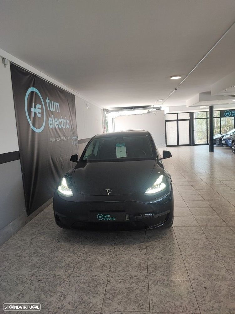 Tesla Model Y Long Range Dual Motor AWD — fotografia 3