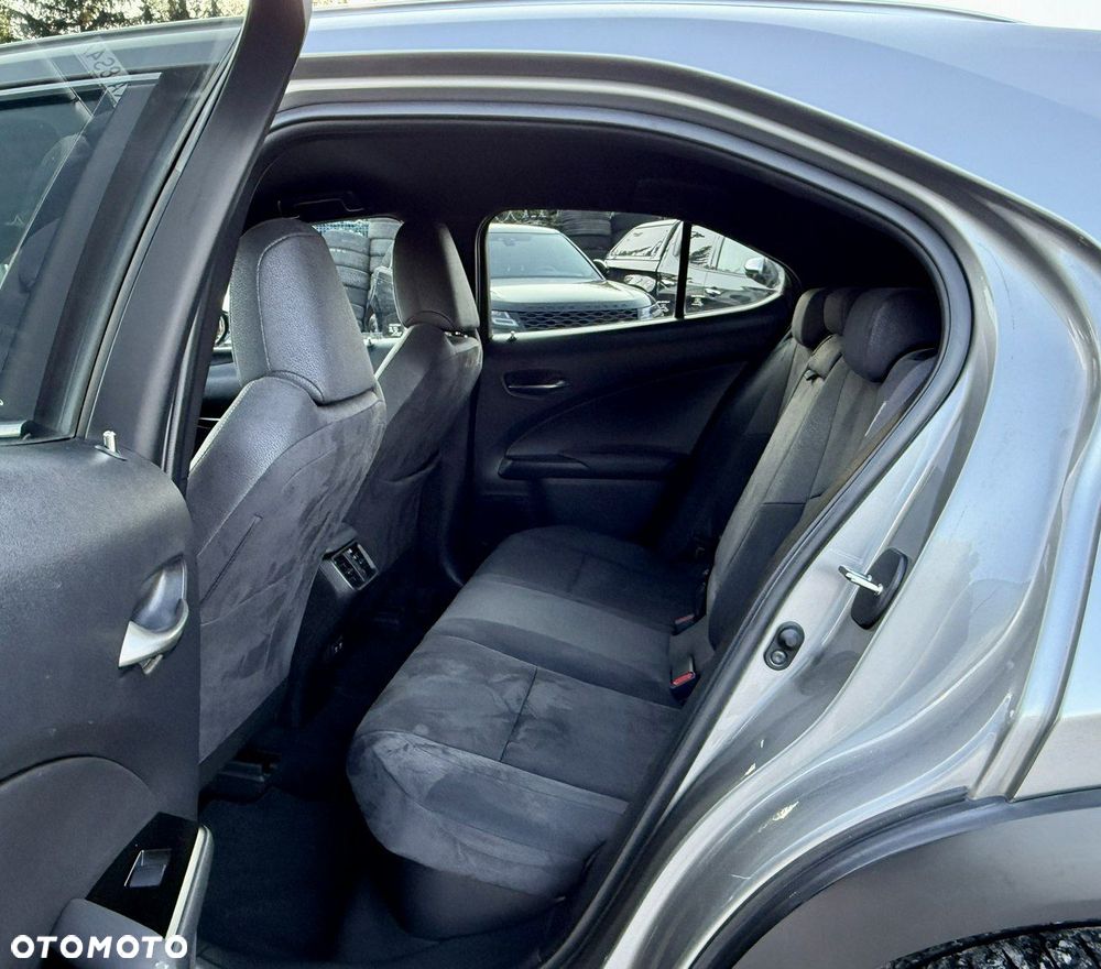 Lexus UX - 10