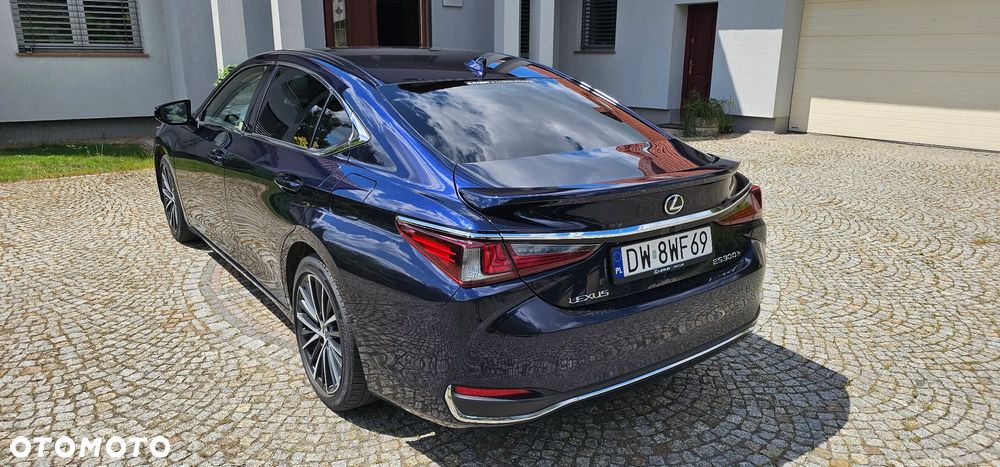 Lexus ES - 4