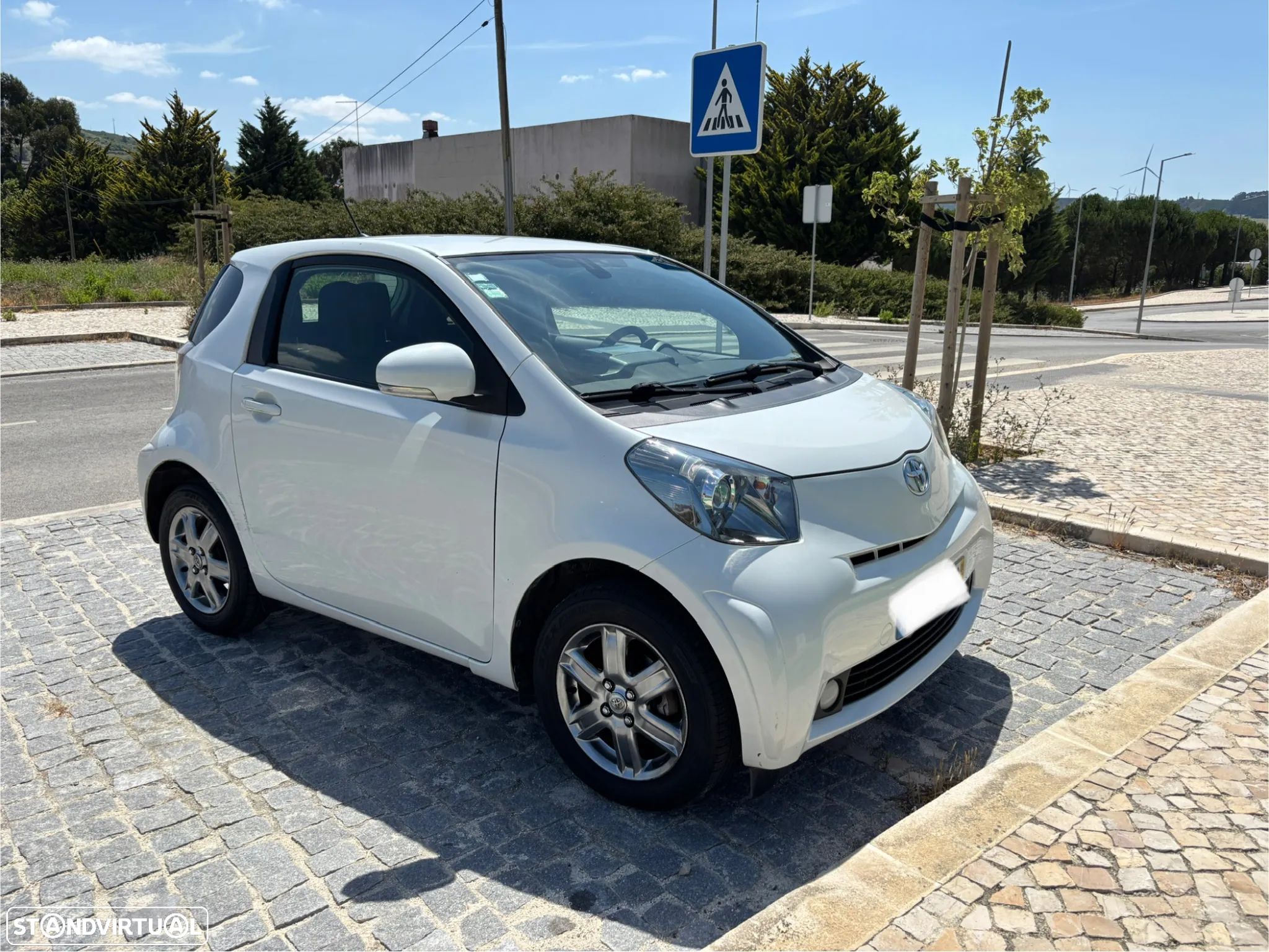 Toyota iQ 1.0 VVT-i 2 EP+NAVI+Bluetooth - 1